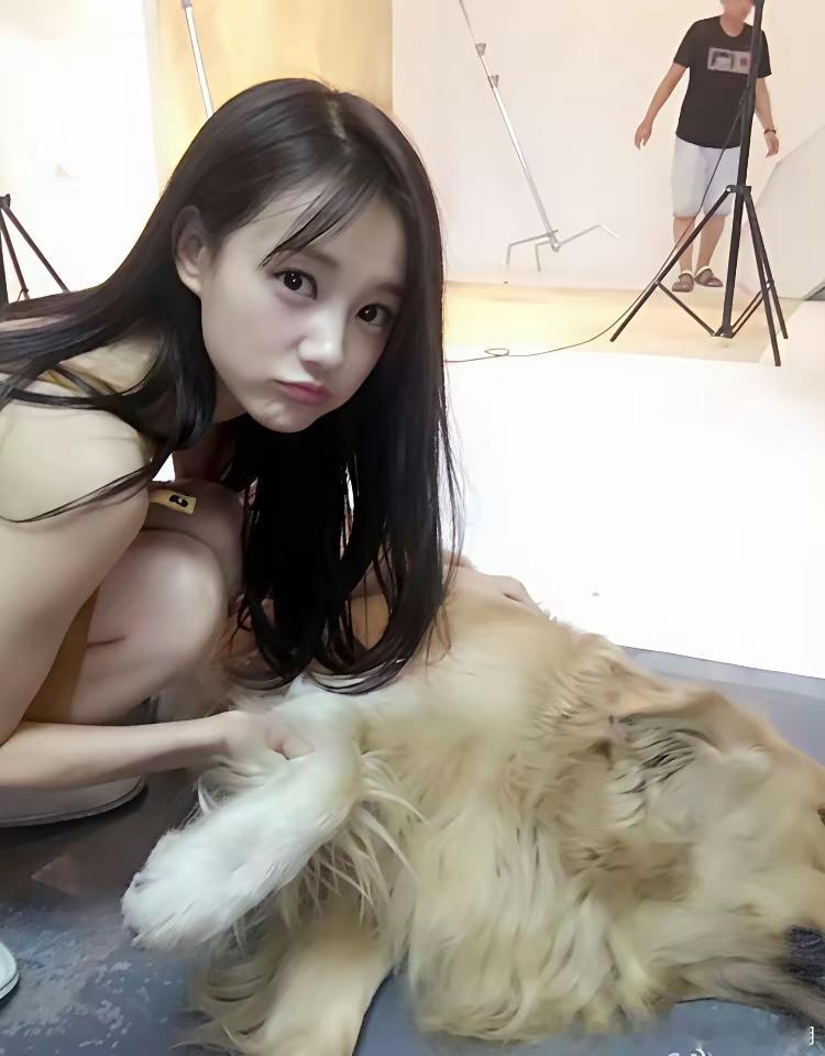李一桐被SM星探两次挑中颜值很正常啊早期就长这样了