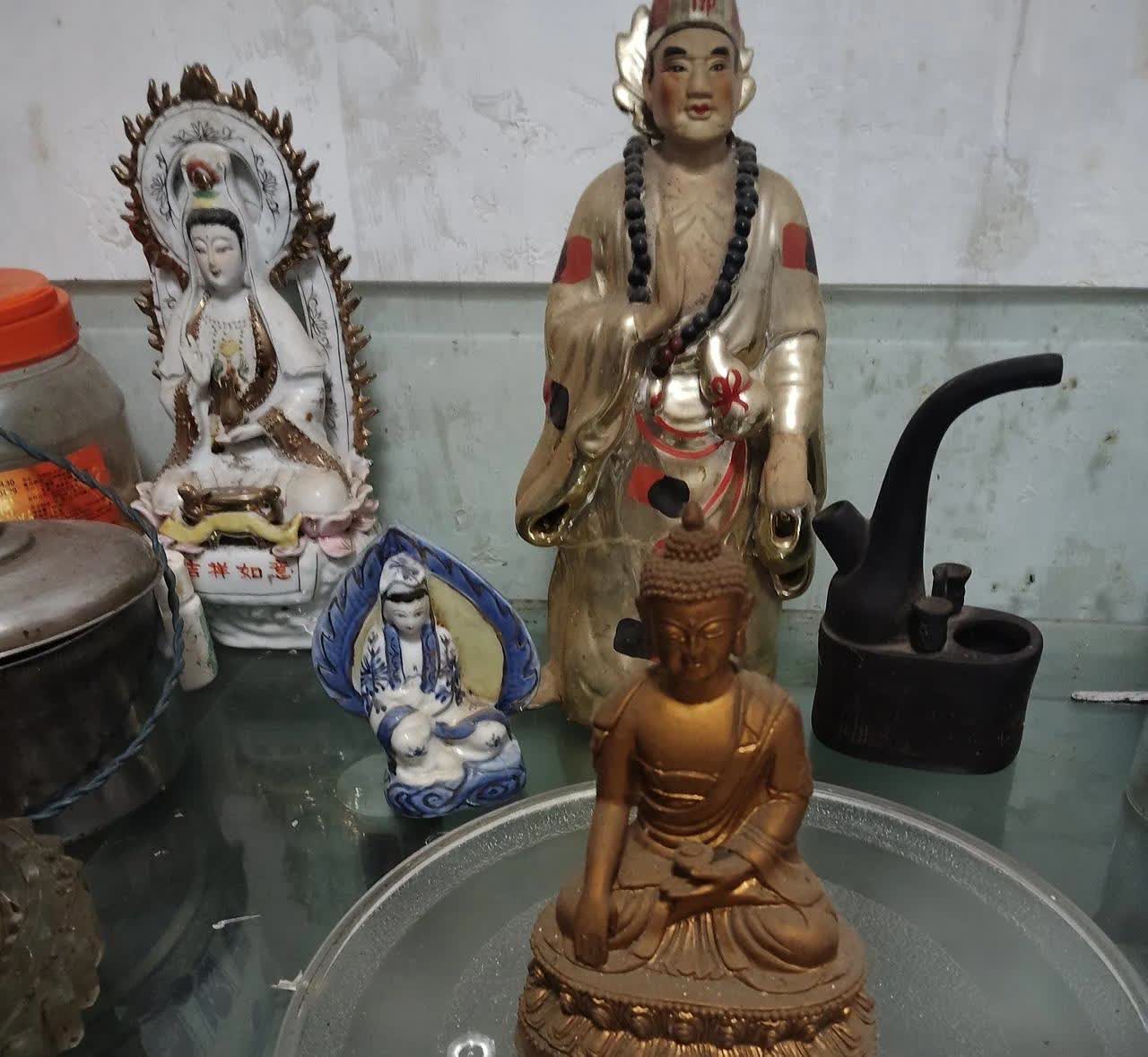 我小时候听老人这样说：“把鸡蛋打散了煎，一斤鸡蛋得一斤油”。虽然我没有试过，但以
