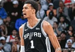 22胜7负高居西部第二的马刺，队内10大球星和非卖品为:1、法国中锋文班亚马