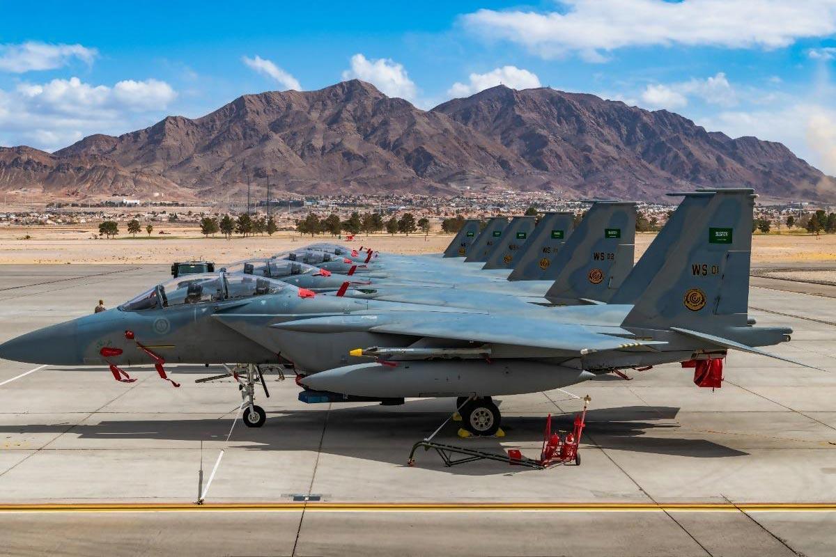 从目前中东局势来看，中国还要继续武装巴基斯坦，武装完巴基斯坦后还要武装埃及，武