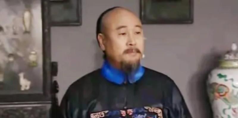 1782年，乾隆盛世的幕布突然撕开一道裂口。四川总督王亶望被抄家，赃银堆积如山。