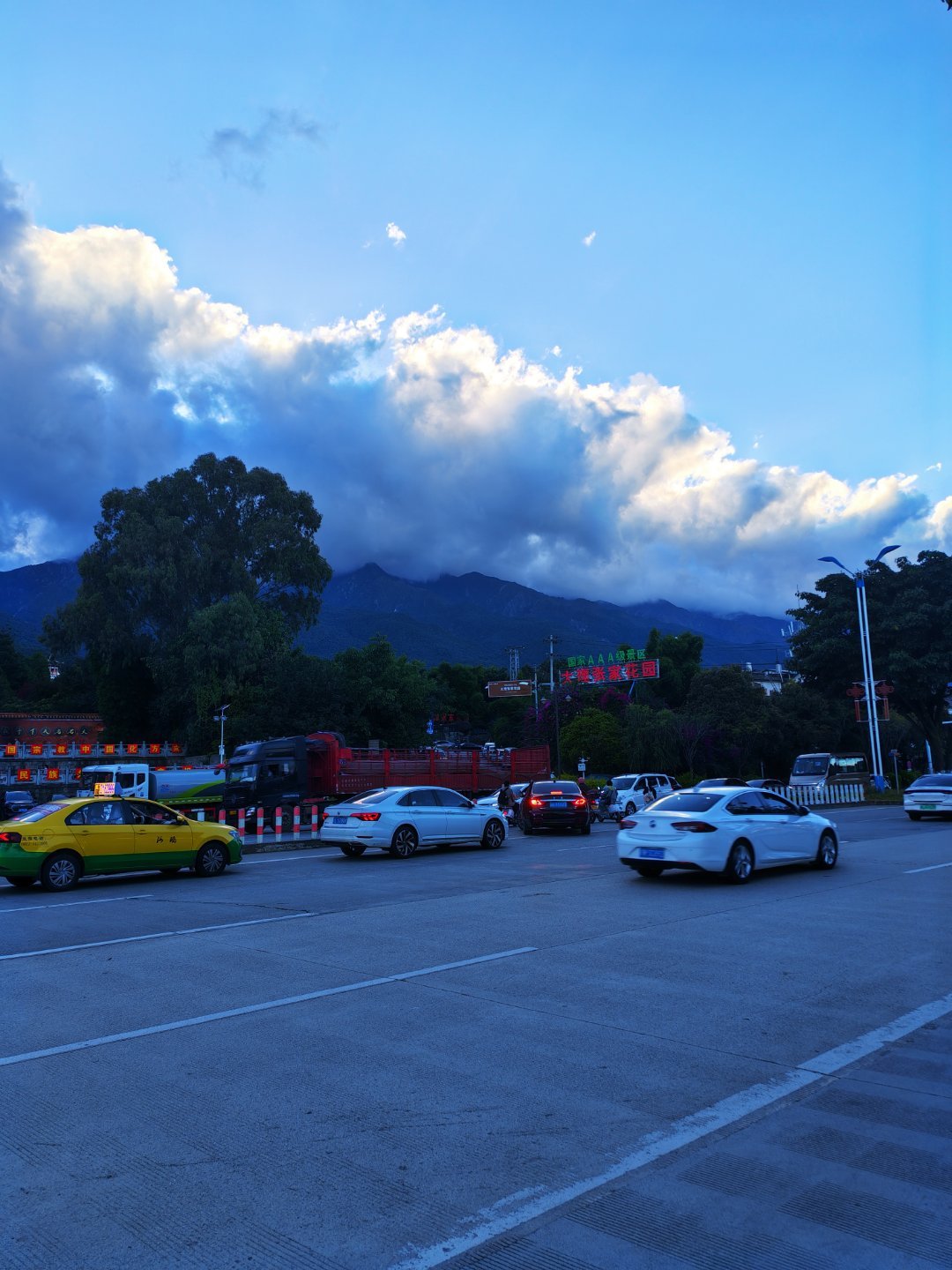 十大毁车习惯，你知道吗？1，频繁洗车，常洗车你以为是爱干净，其实许多零件设施，在