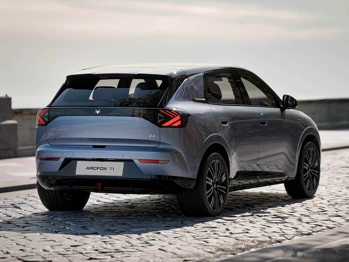 多维度安全守护，极狐T1出行更有底气性价比突出的纯电，极狐T1上市6.28万起