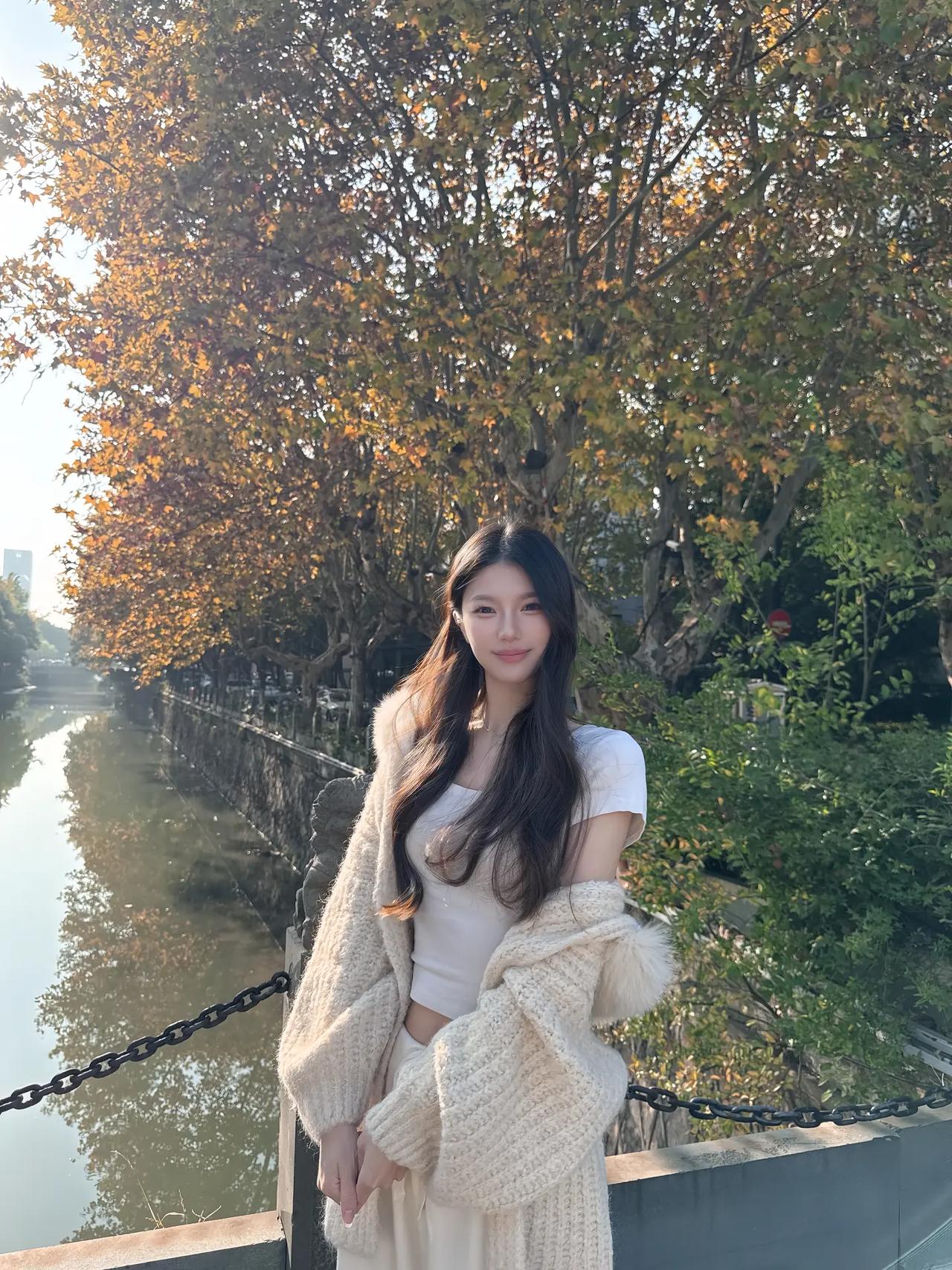 梧桐诗没有结尾，我们只是好久不见。