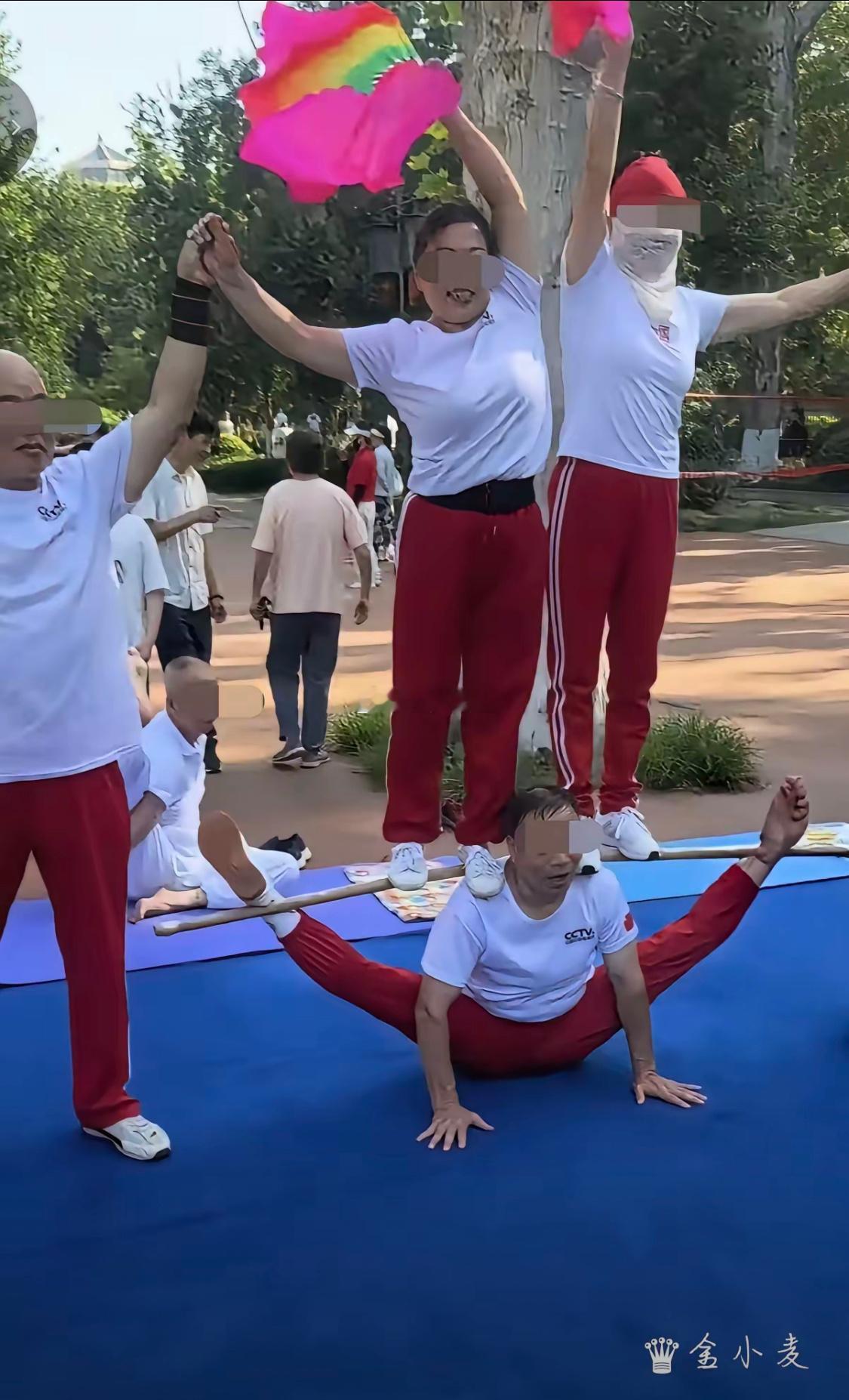 大爷大妈一把年纪了能不能悠着点，就是年轻人也没几个敢这样玩的