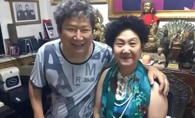 1991年，79岁的美国老太丽斯癌症发作，弥留之际，丽斯将70亿美元的遗产留给了