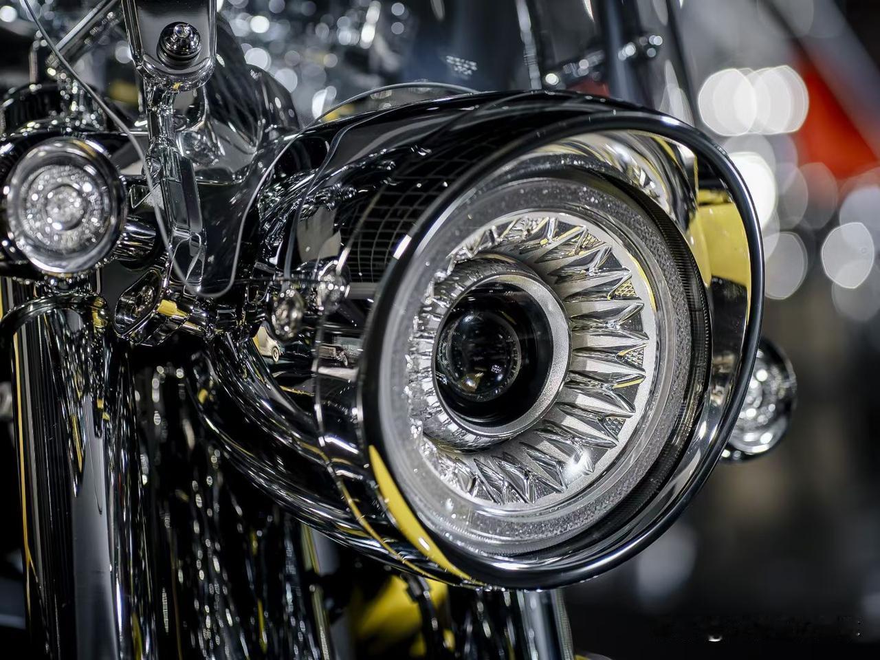 60有余的魏建军，是真能折腾啊。他把工厂开发成了旅游景区，几乎每天都有参观的