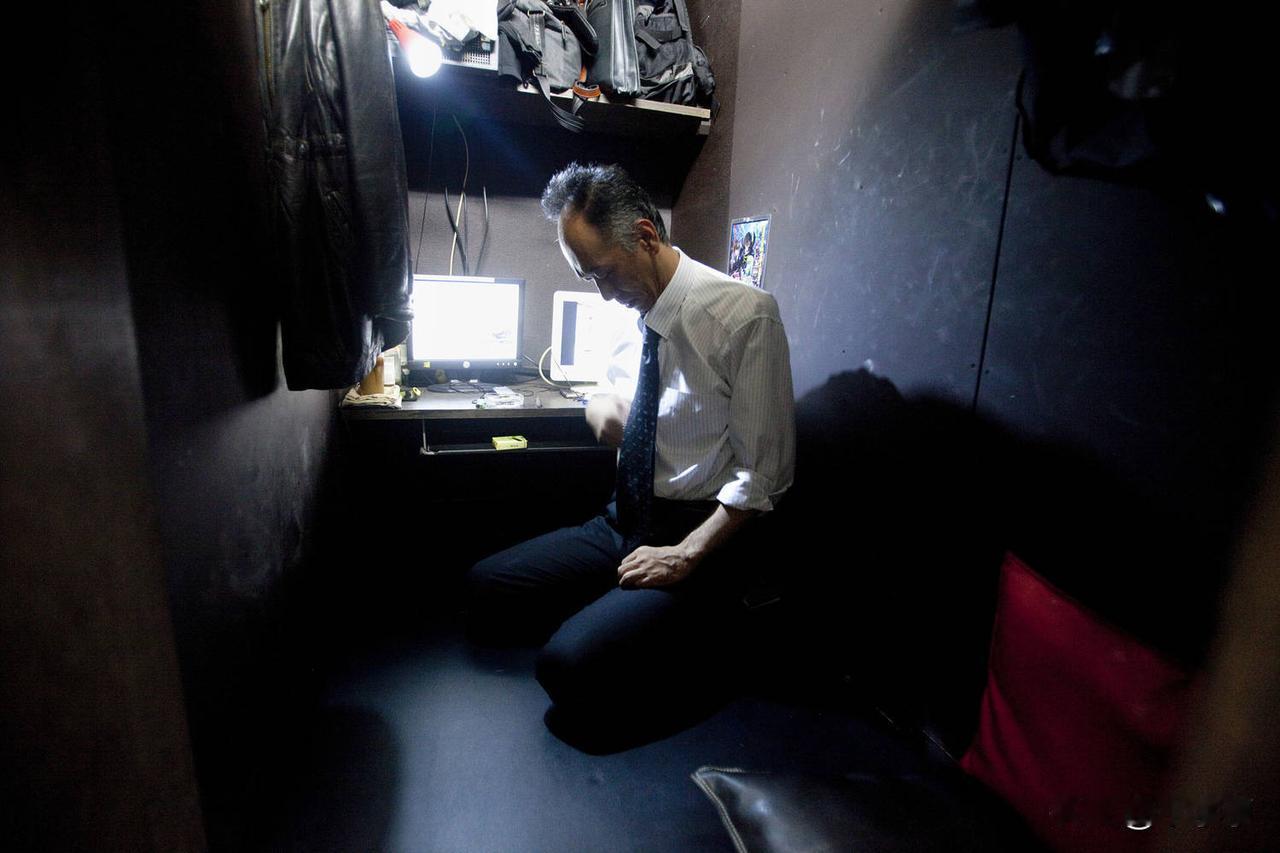 日本中产阶层，如今也不得不亲身感受一次“斩杀线”的逼近。多项国际分析认为，高市