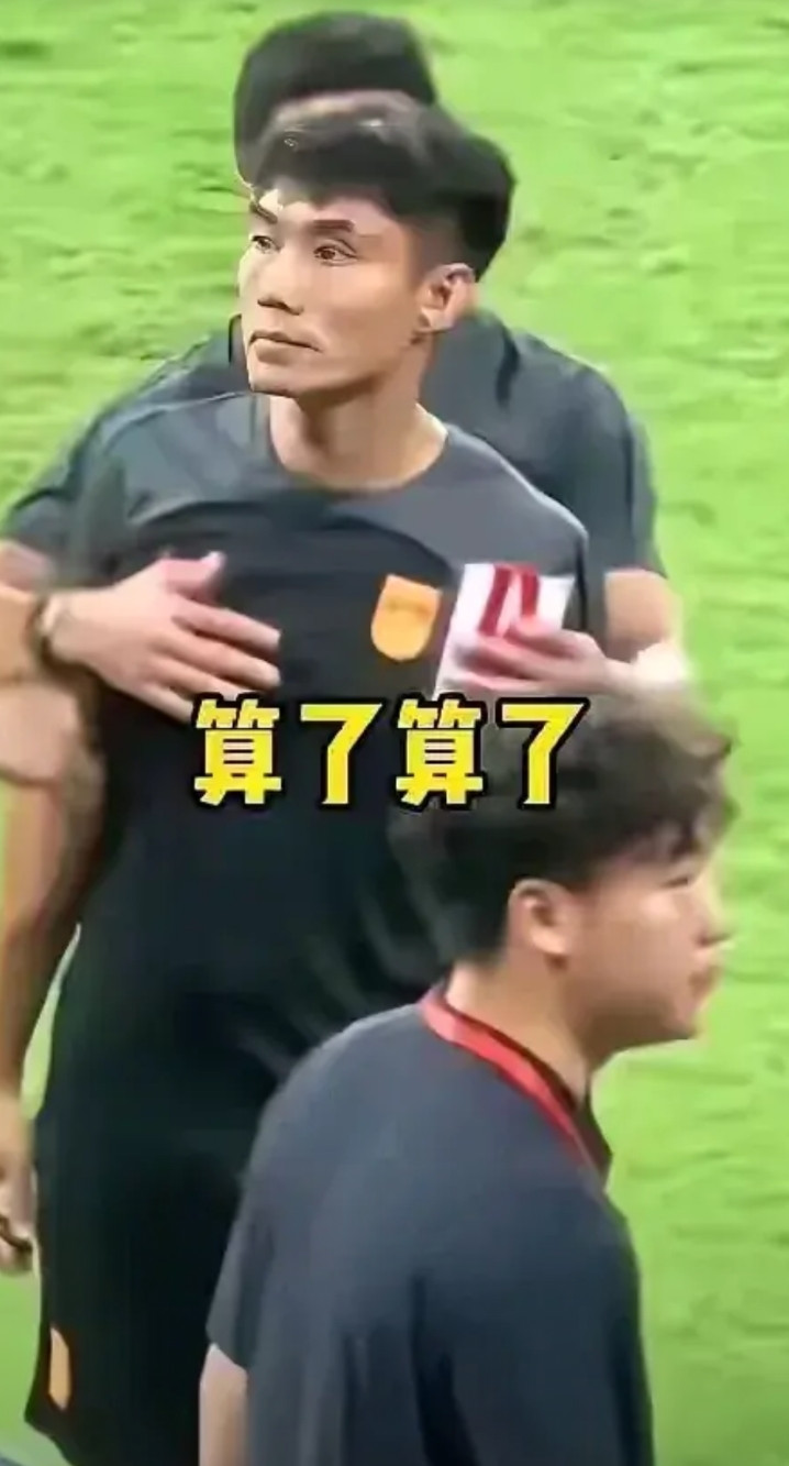 国足成绩那么差，为什么没有人主动辞职呢？对于国足队员来说，主动辞职？你当我傻