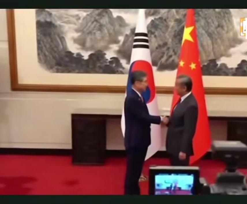 韩国外长赵显刚去完北京，希望北京落实参加下月在韩国举行的亚太经合组织峰会