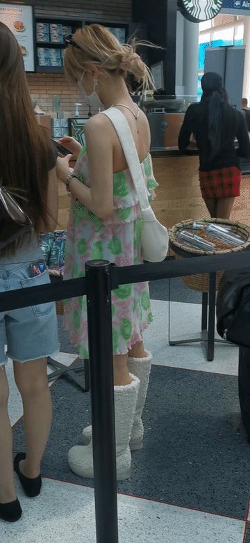 宋雨琦1.63，叶舒华1.61？这真的对吗？宋雨琦穿的这大厚底的鞋子跟不矮吧，懂