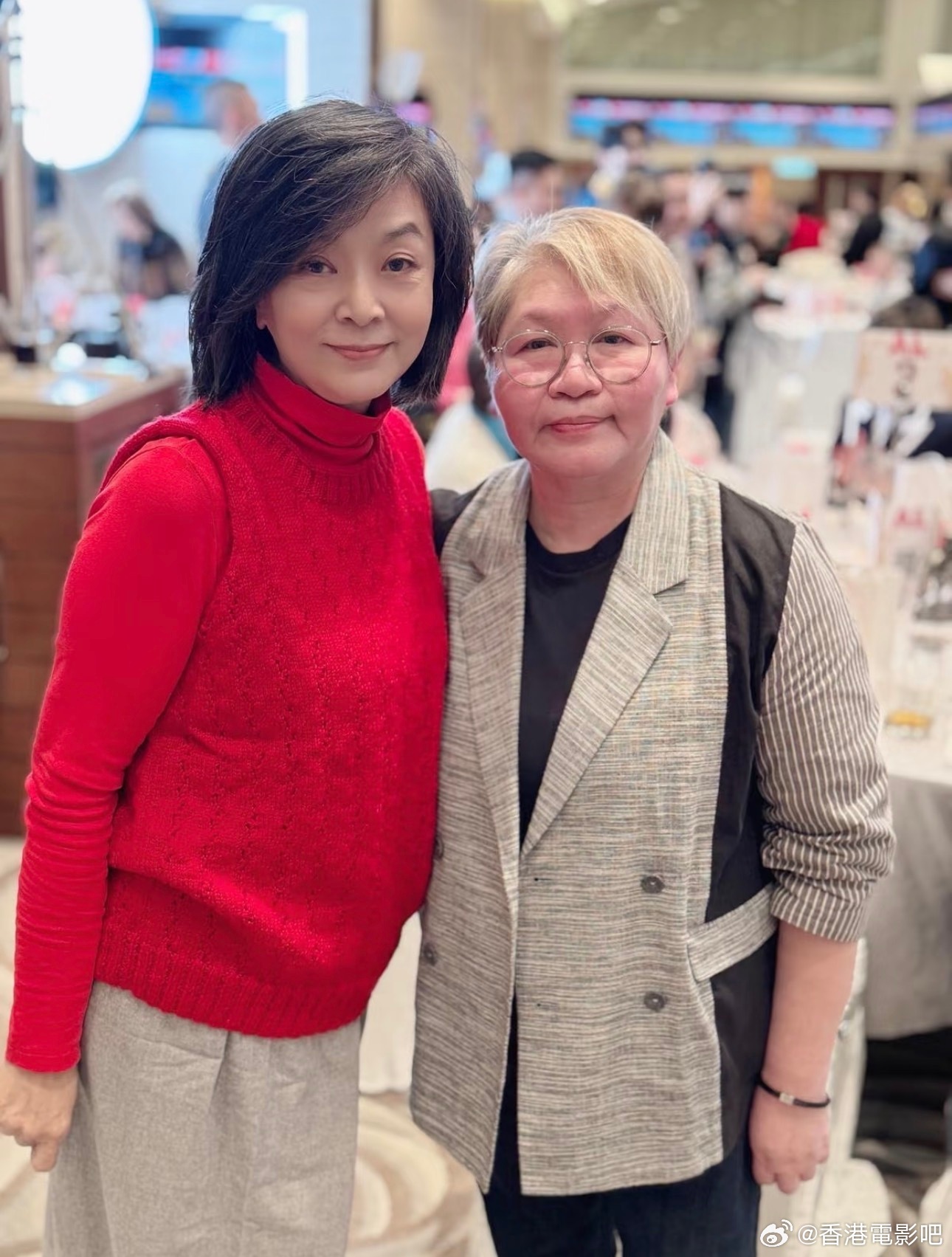 昨晚好久不见的“姑姑”陈玉莲现身友人聚会！同场的还有“靖哥哥”黄日华、“黄蓉”米