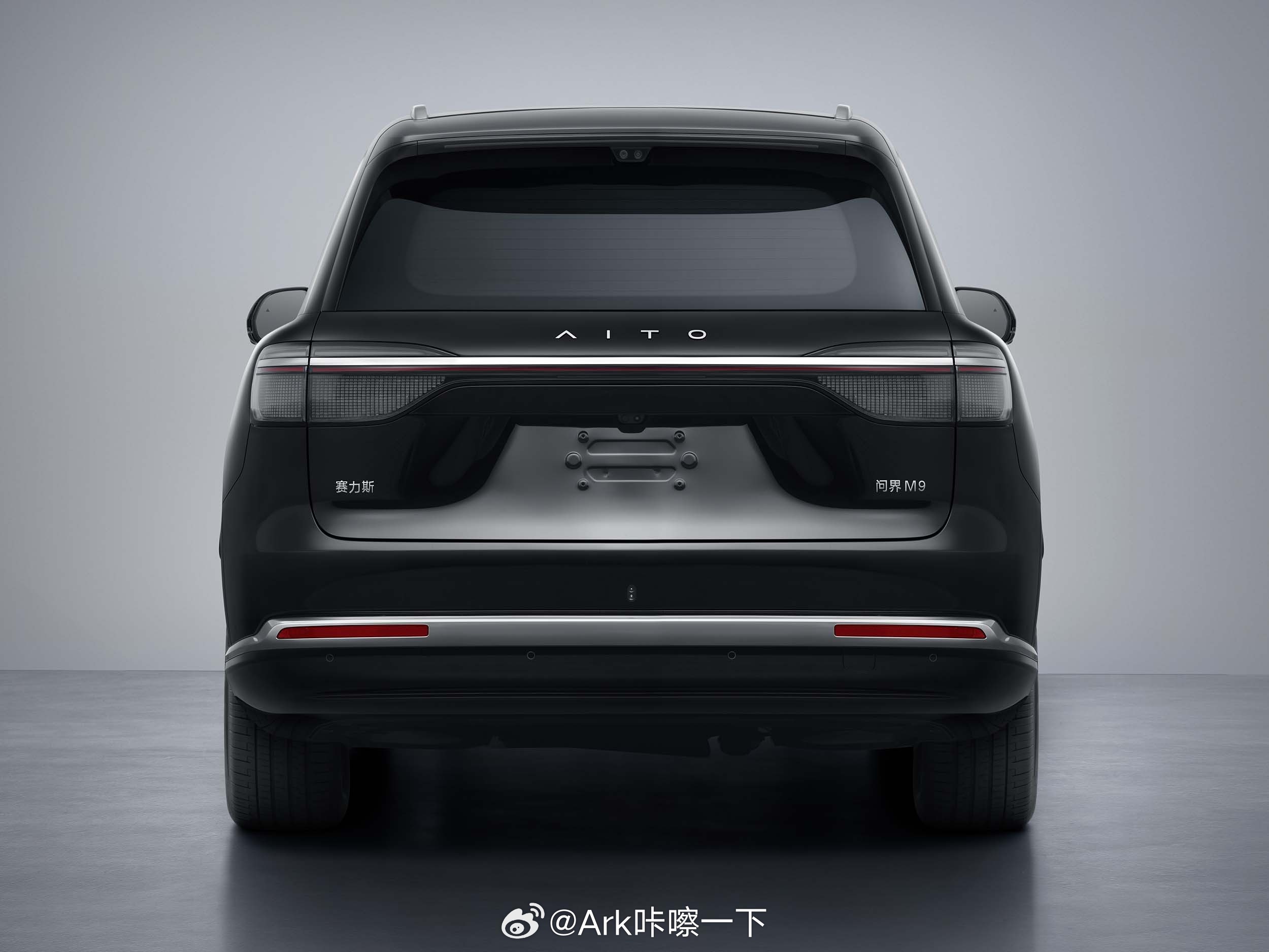 全新问界M9上线工信部，给我的感觉明显更厚实了，弥补了老款M9前脸很单薄的样子，