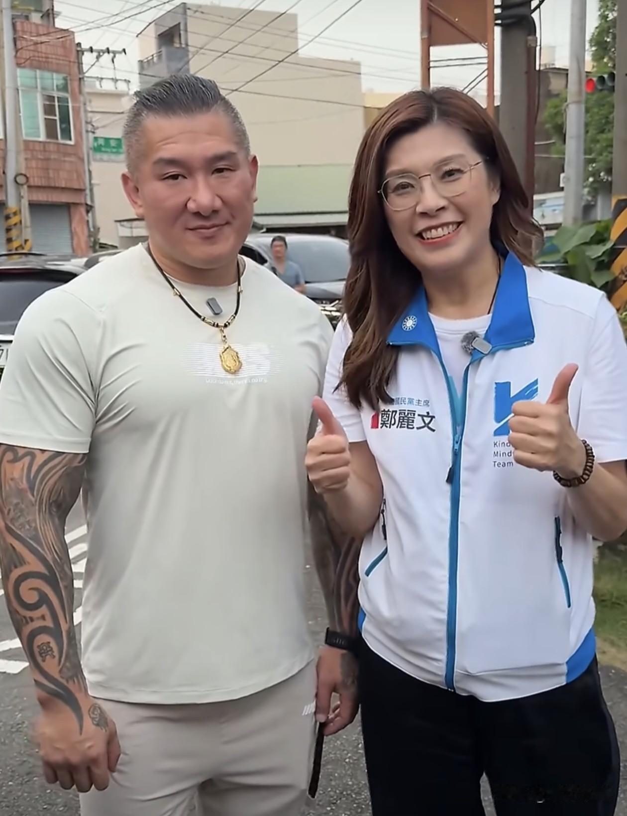 馆长居然与郑丽文拍摄中秋祝福视频，这其实间接说明岛内这些人真的是逢场作戏。本