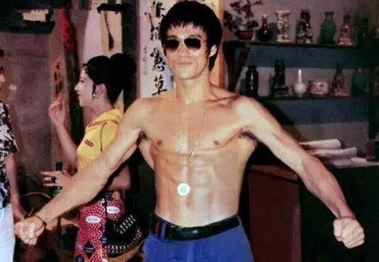 怎样锻炼胸肌下部 有哪些锻炼方式