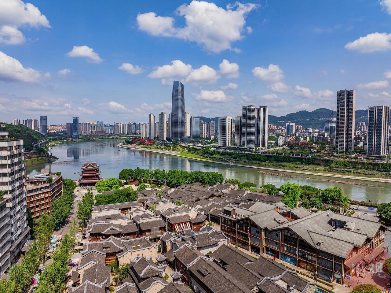 2025年宜宾GDP站稳四千亿大关！在2024年宜宾GDP站上四千亿后，20
