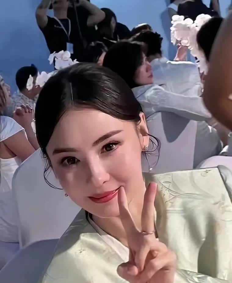 这是张柏芝？！！打死我也不敢认！为什么越是漂亮的女人，越喜欢整？而且一旦