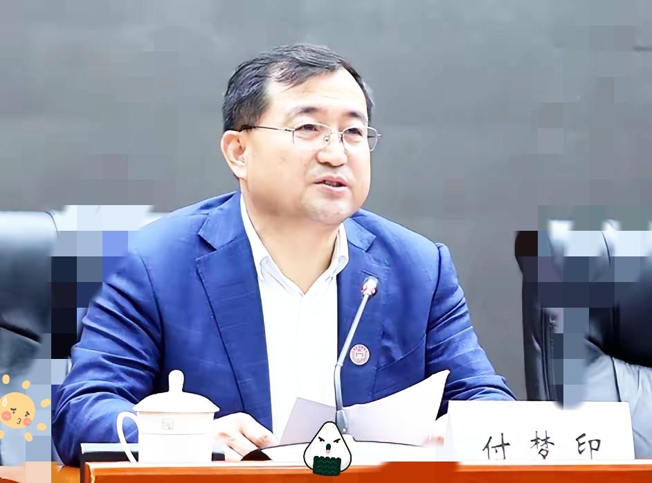 真正顶级的教育，从来不是高调的施舍，而是不动声色的体面。南京理工大学校长付