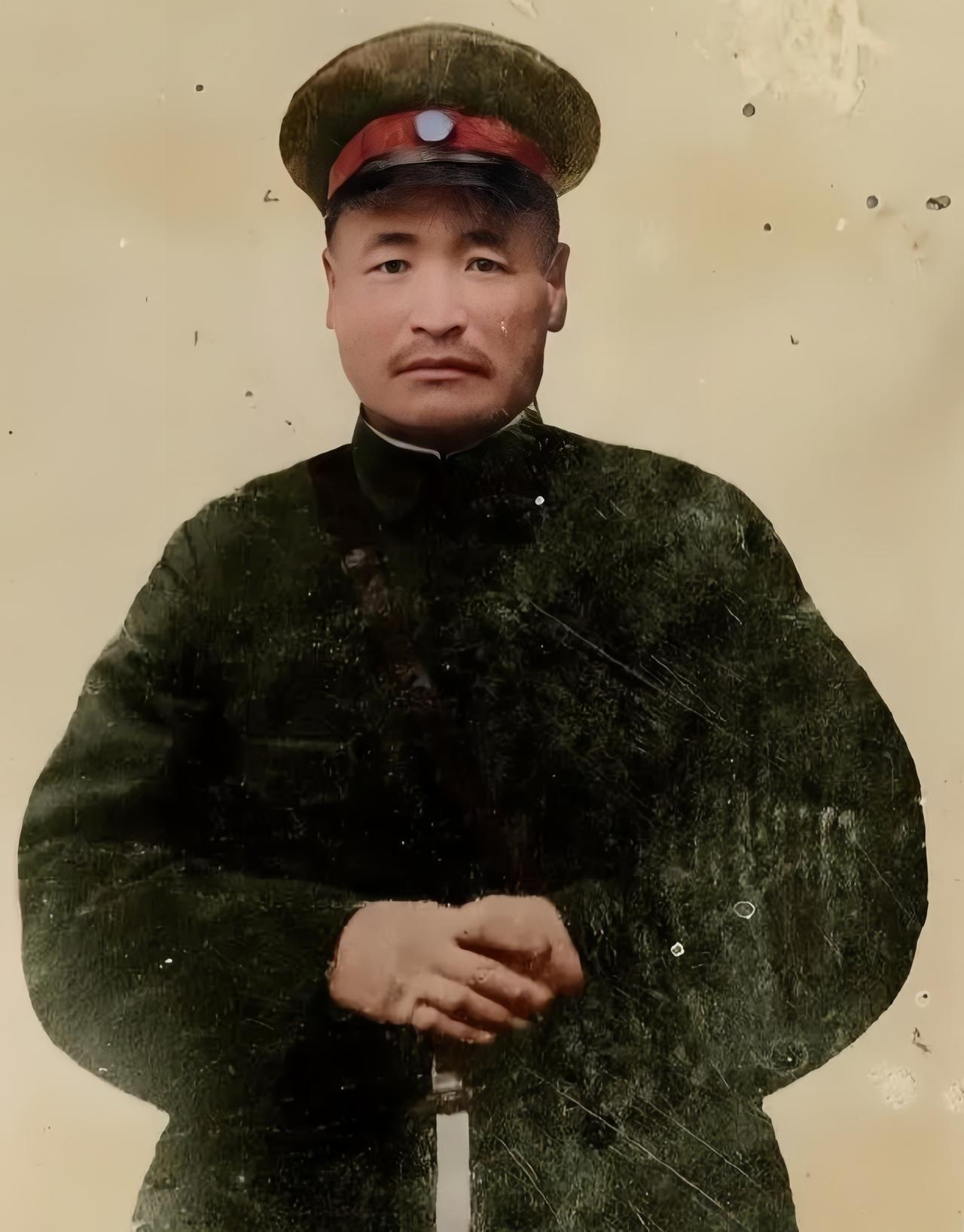 此人是山东临沂人中铁骨铮铮的英雄。九一八事变后，他成为东北规模最大、影响极深的东
