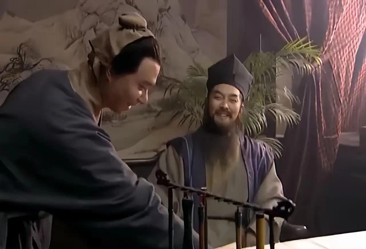 高俅在《水浒传》里坏得彻头彻尾，可真实历史却藏着些让人意想不到的温情，尤其是他和