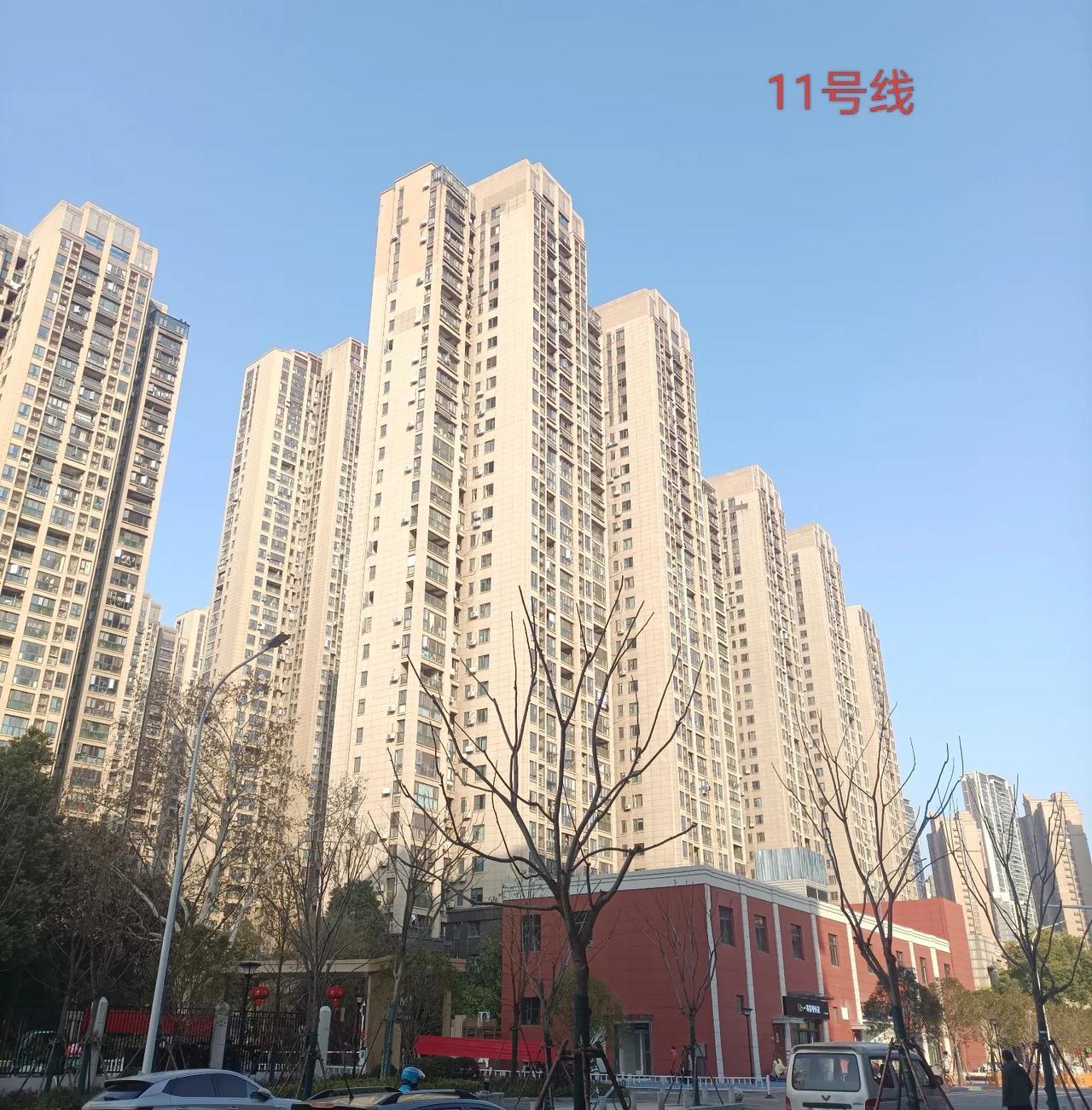 武汉地铁11号的尴尬终于结束了。以后与其他线路交而不通的尴尬局面不复存在。虚拟