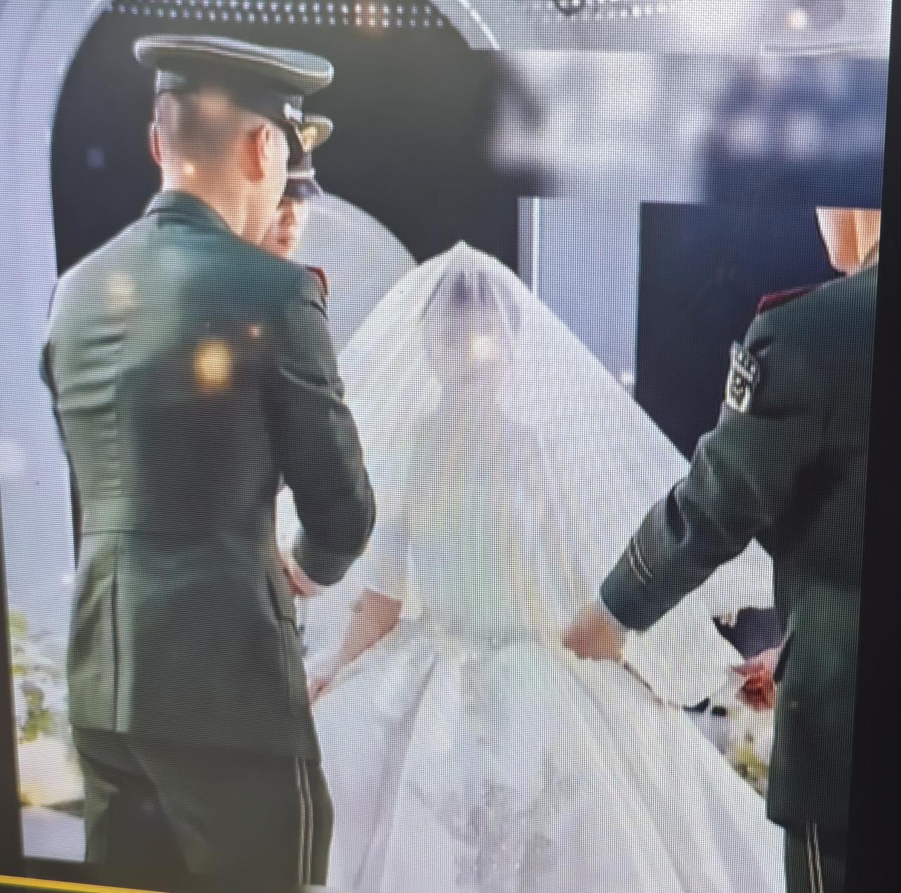 很暖心，军人结婚部队派战友参加婚礼仪式五一假期前后，参加了两名现役军人的婚礼，