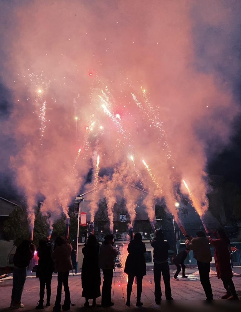 一个家庭想要向上发展，必须做好这几点​1.尽量守住家庭完整​家若破碎，