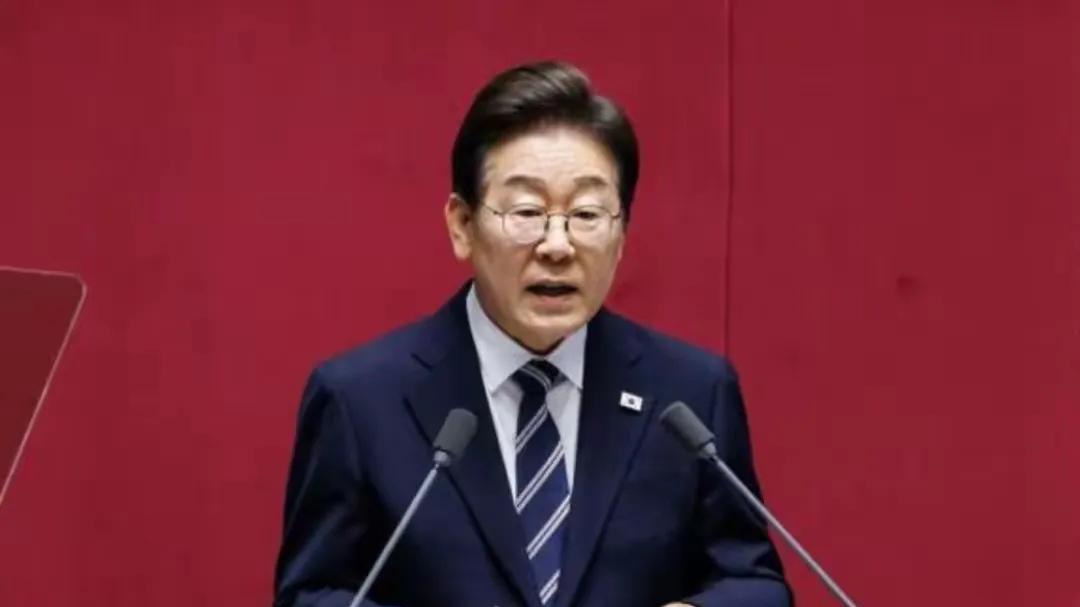 韩国总统李在明考虑了十几天，还是决定不参加我国的阅兵，韩国还是把美日同盟放在更优