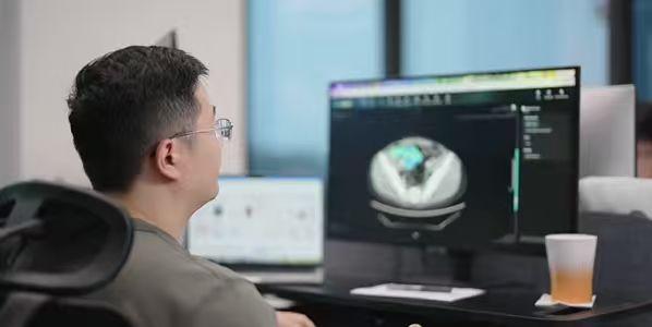 和一位医生朋友聊天，他说出一个观点，十分让人意外。我们去医院拍个片，感觉很简单