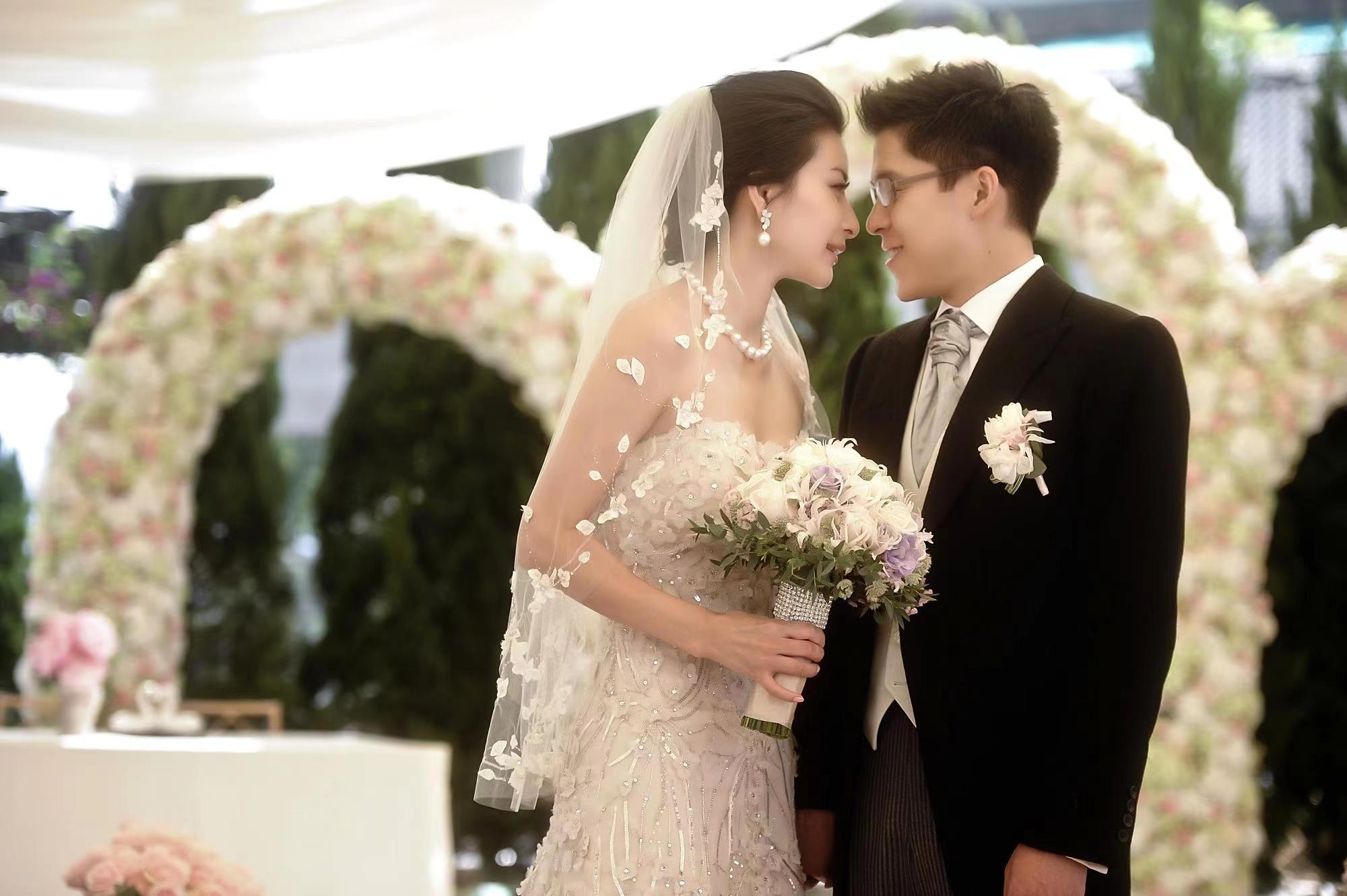 2012年，郭晶晶结婚时，霍家给了1100万彩礼和一套价值3亿的四合院作为聘礼，
