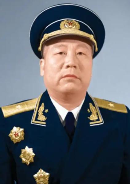 1945年曾克林部进沈阳，苏军交其看守关东军最大军火库。他三天三夜搬空2万支枪、