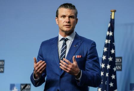 无耻的言论！美国国防部长在接受采访时表示，中国研发的三款六代机都是假的，目的只不