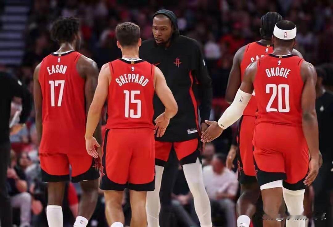 爆冷！火箭半场不敌快船，谁没尽力？数据会说话:火箭和快船的半场对决打完，比