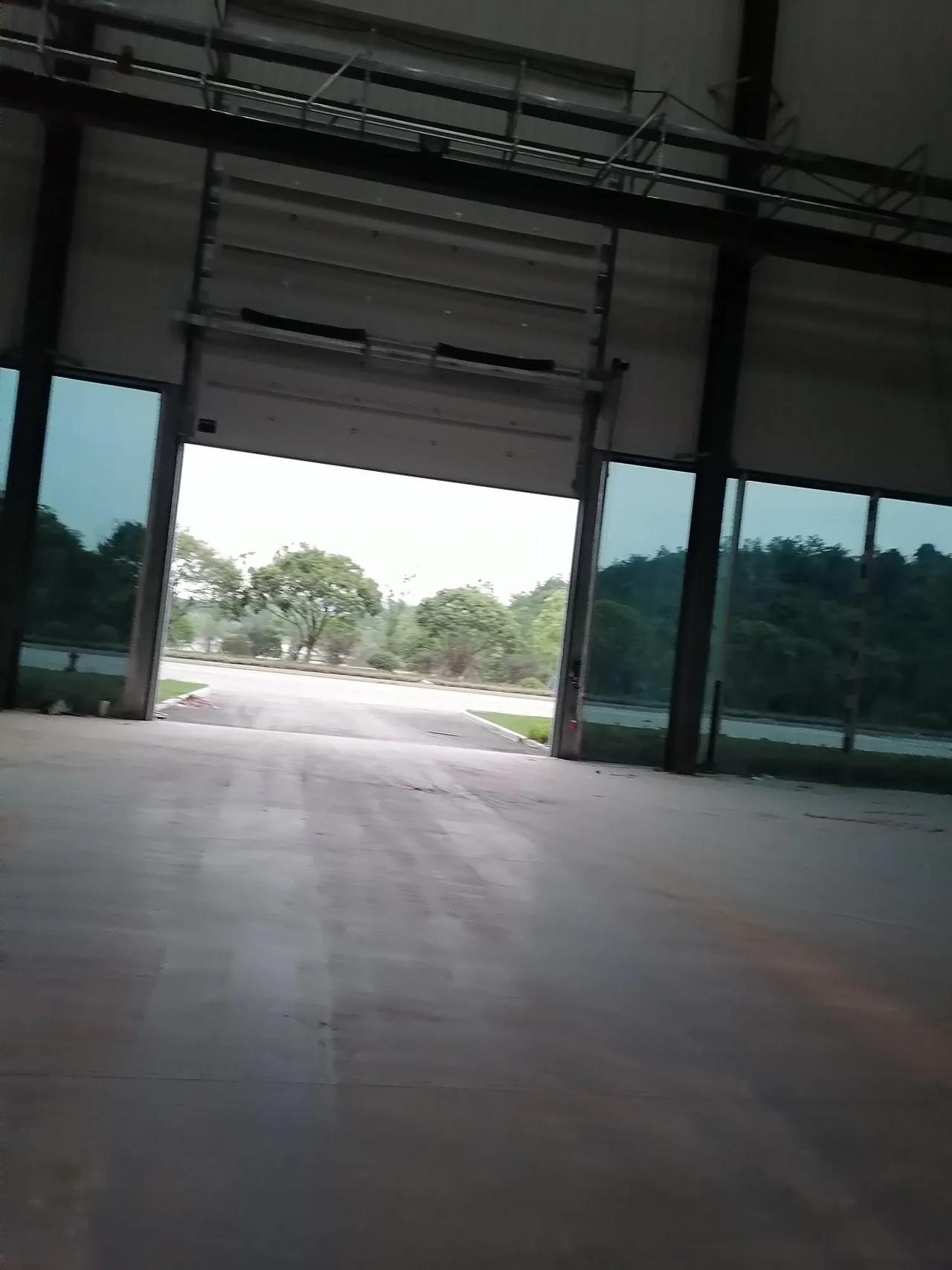 大家好，我是水电工星仔，31岁学做的水电，今年是第五个年头，目前在工装领域做电气