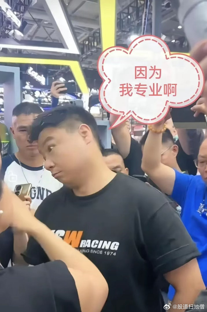 在新车发布会上，指着人家鼻子骂：“你一个修车铺出来的，也敢造车？”完了他爹更狠，