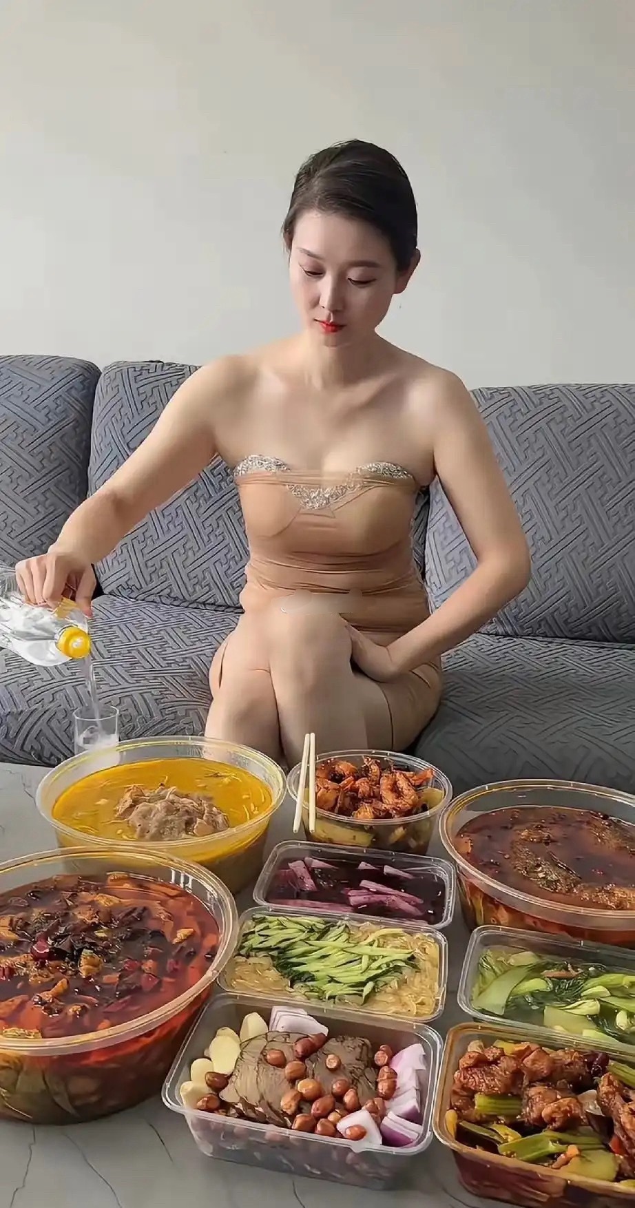 月薪没有过万的话估计都不敢这样吃