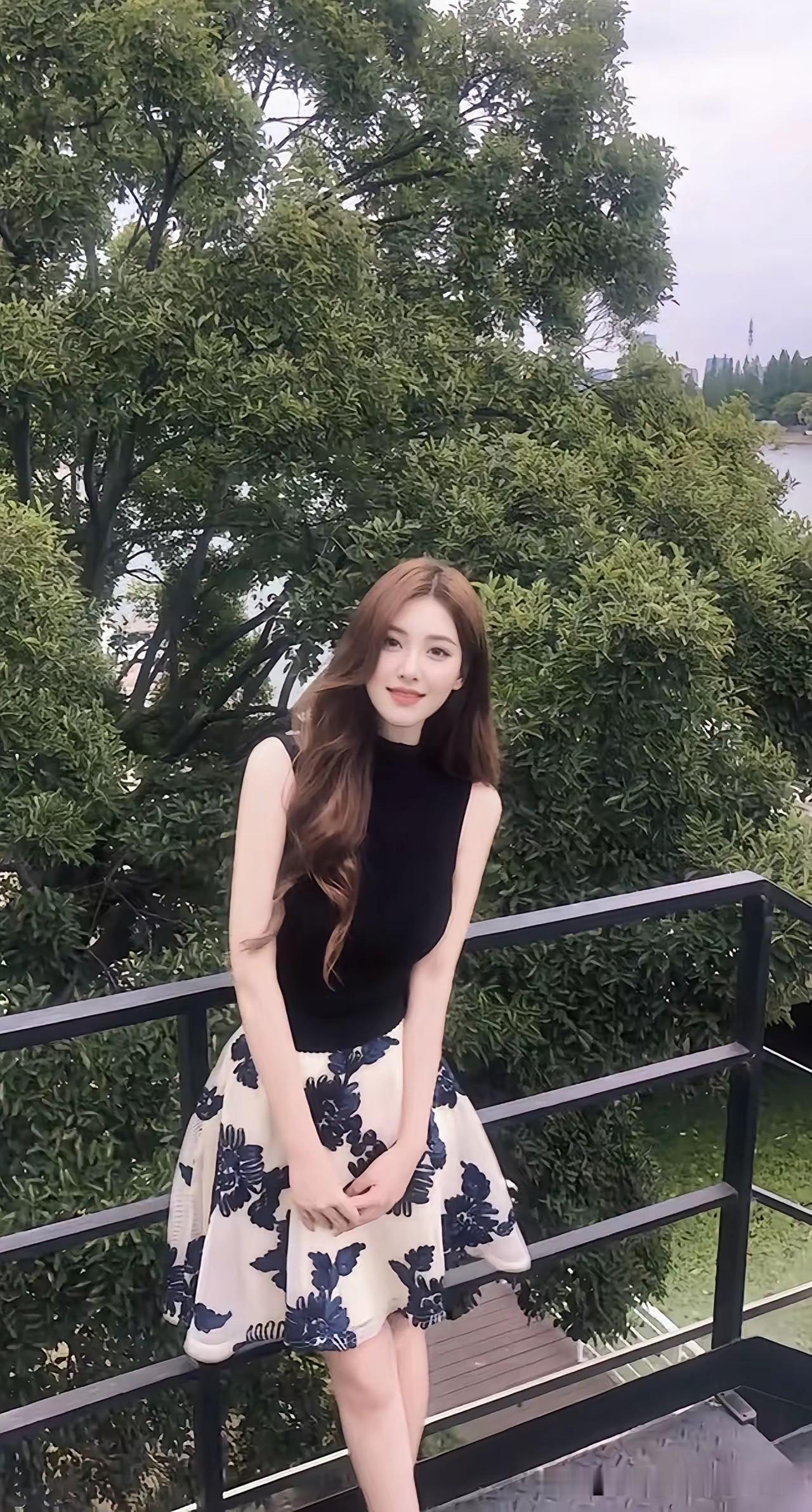 置身满眼绿意之间，微风轻轻拂过，心情也跟着变得舒畅🍃