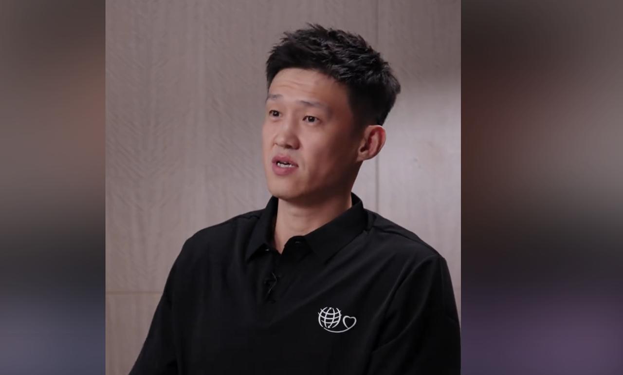 周鹏一步到位！据知名篮球媒体人江南城爆料，周鹏确定重返广东男篮，将会担任球队