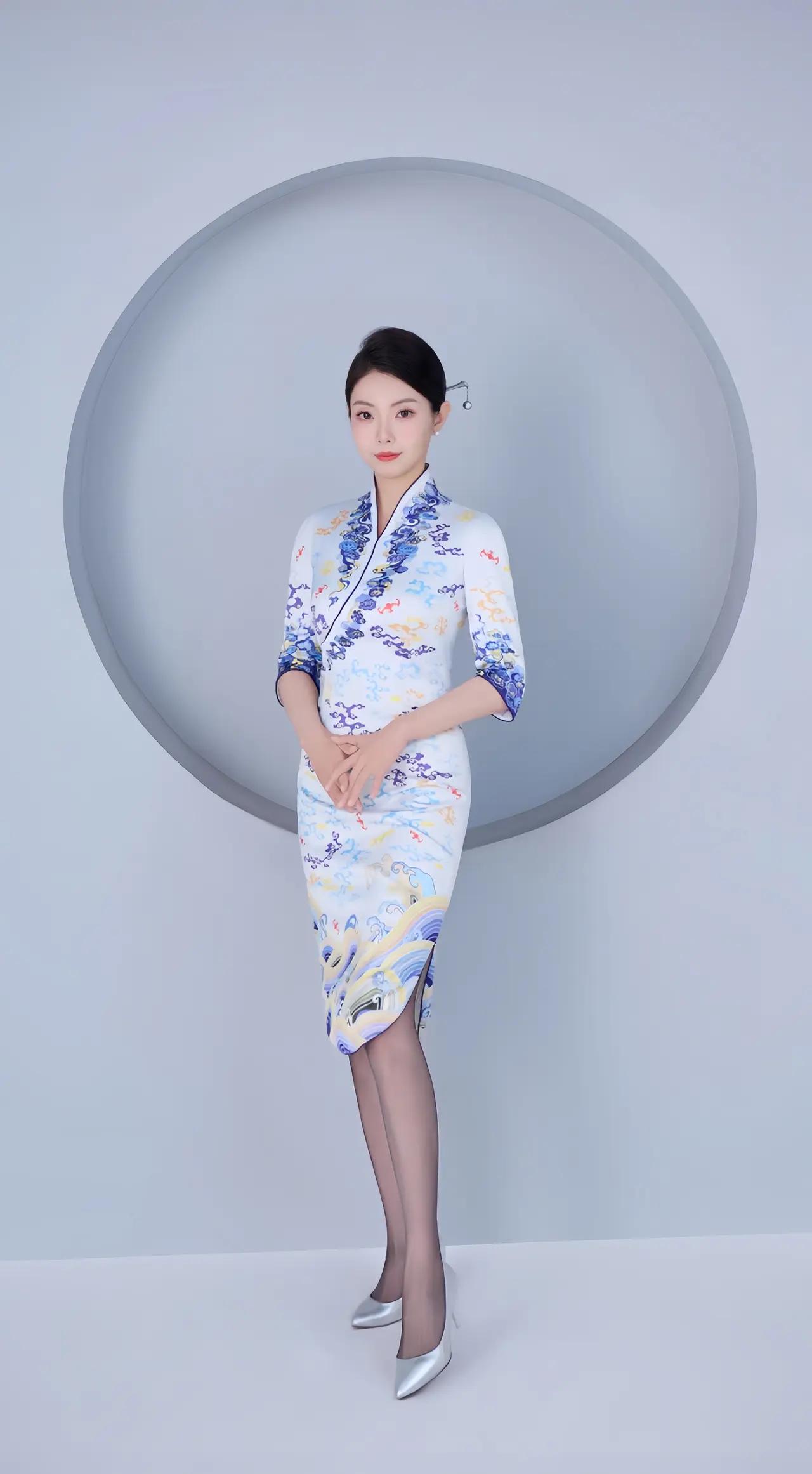 海航空姐空姐为什么都穿短裙海航空姐为啥都穿短裙，这里面门道可不少。