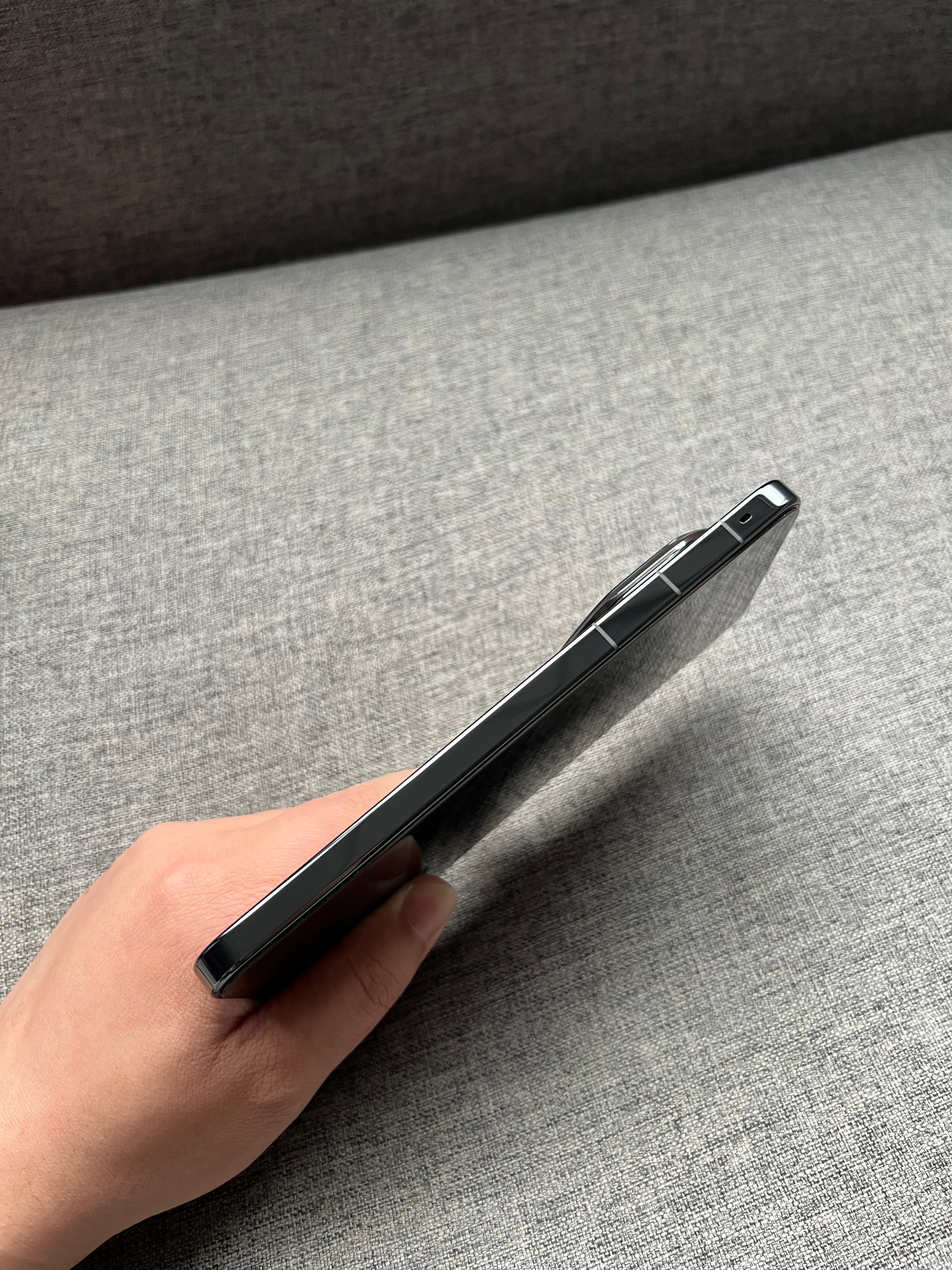 华为Mate80RS非凡大师20+1TB玄黑，基本闲置，99新全套，全国联保