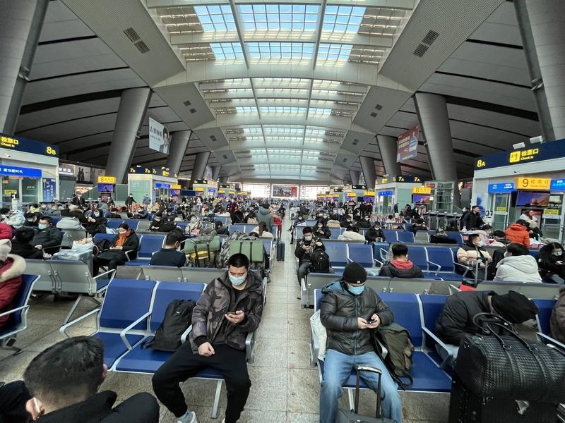 春节归途太心急？广西警方提醒：4小时开车就要停，翻车风险藏不住！谁还没在过年