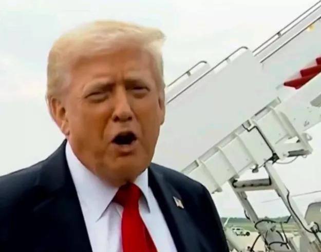 《华尔街日报》消息，特朗普担忧输掉中期选举。当地时间14日，美国总统特朗普在