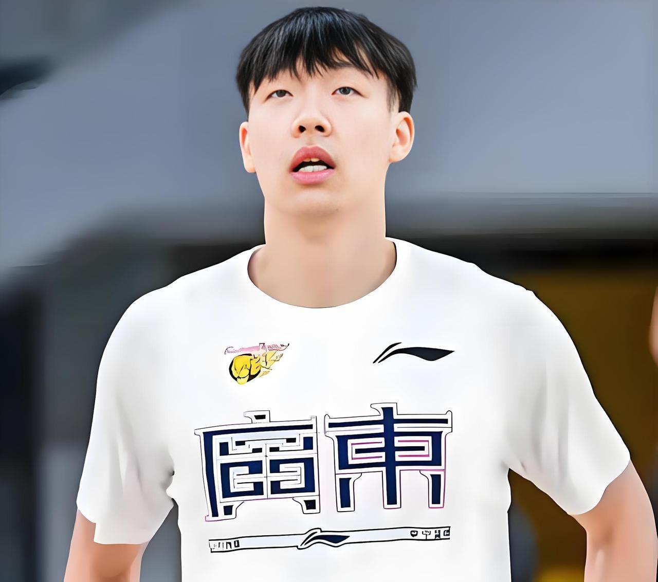张昊获杜锋表扬！广东男篮在近期的热身赛屡战屡胜，一波七连胜后让不少球迷看到球队