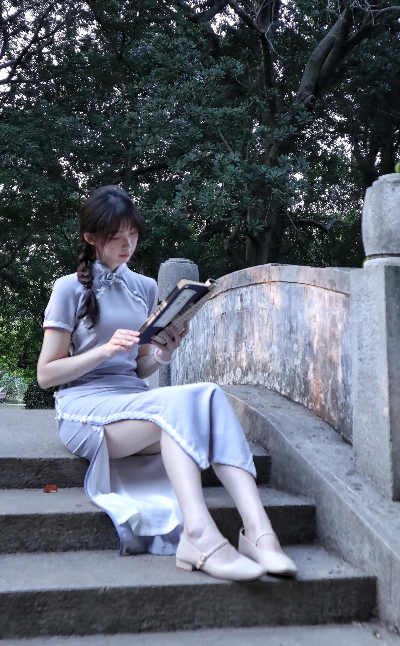 静谧午后，书香飘逸，悠然自得