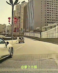 这辆小米SU7什么情况？好像吃错什么药了，又好像精神不大正常。这是一段交通安