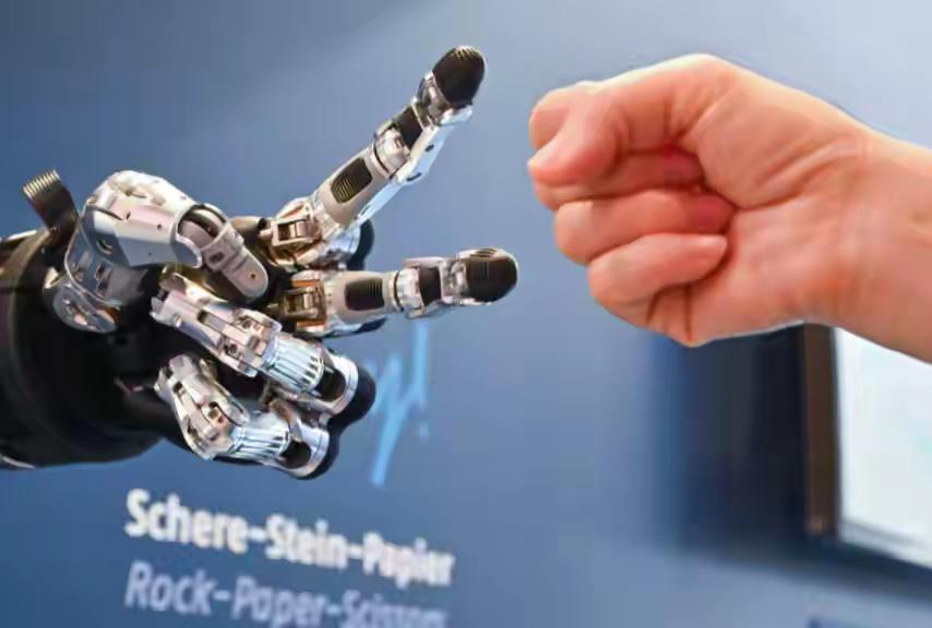 一边是能改写医疗史的黑科技，一边是隐私伦理的挑战，你敢做第一批“大脑升级”的人吗