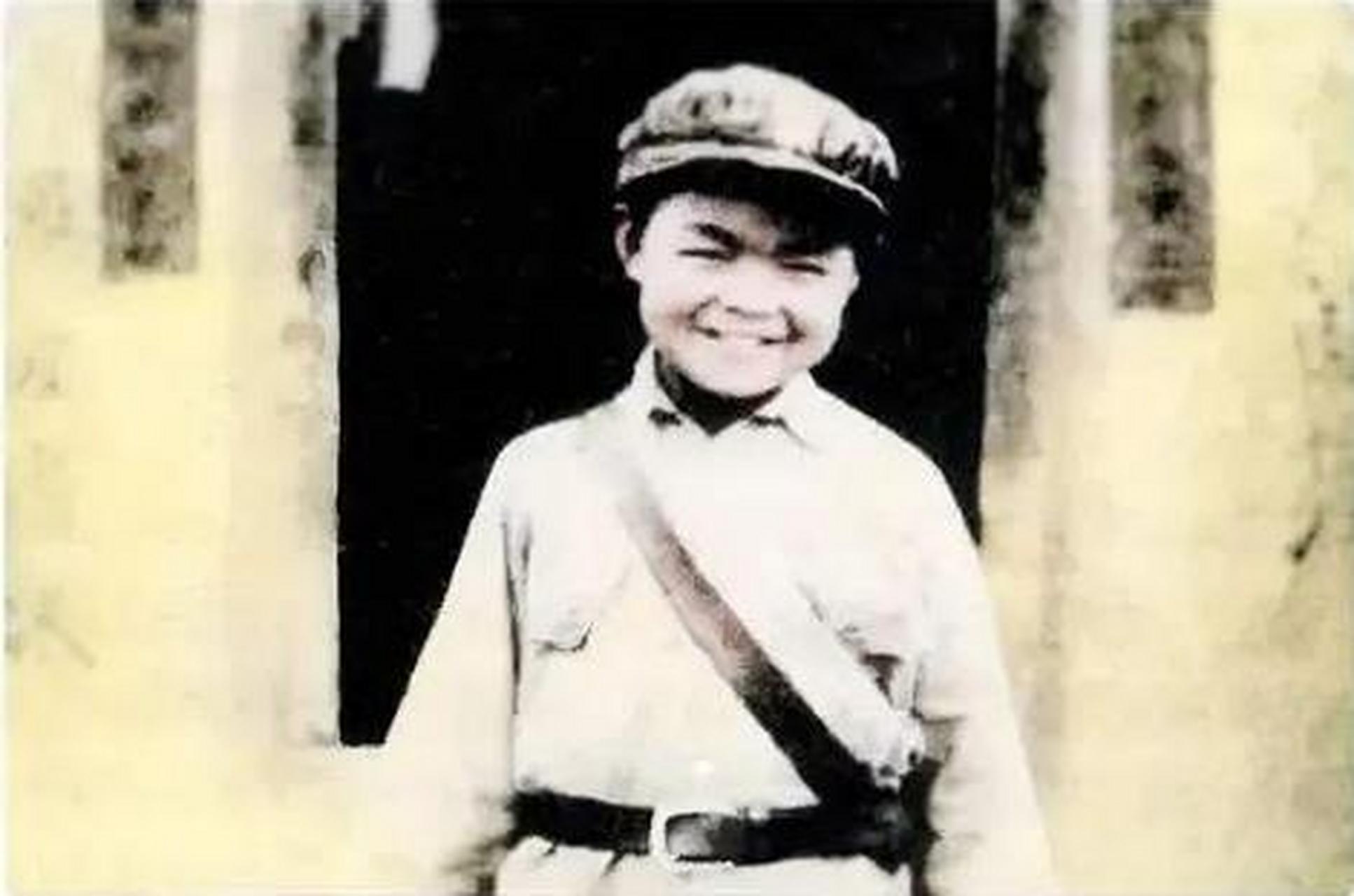 1936年，马家军即将要枪毙一个12岁的小红军，行刑前，小红军却说：“你们用刀砍