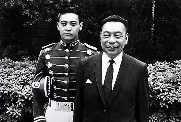 1954年，14000志愿军战俘被送台湾，蒋经国码头落泪，蒋介石罕见安睡。 