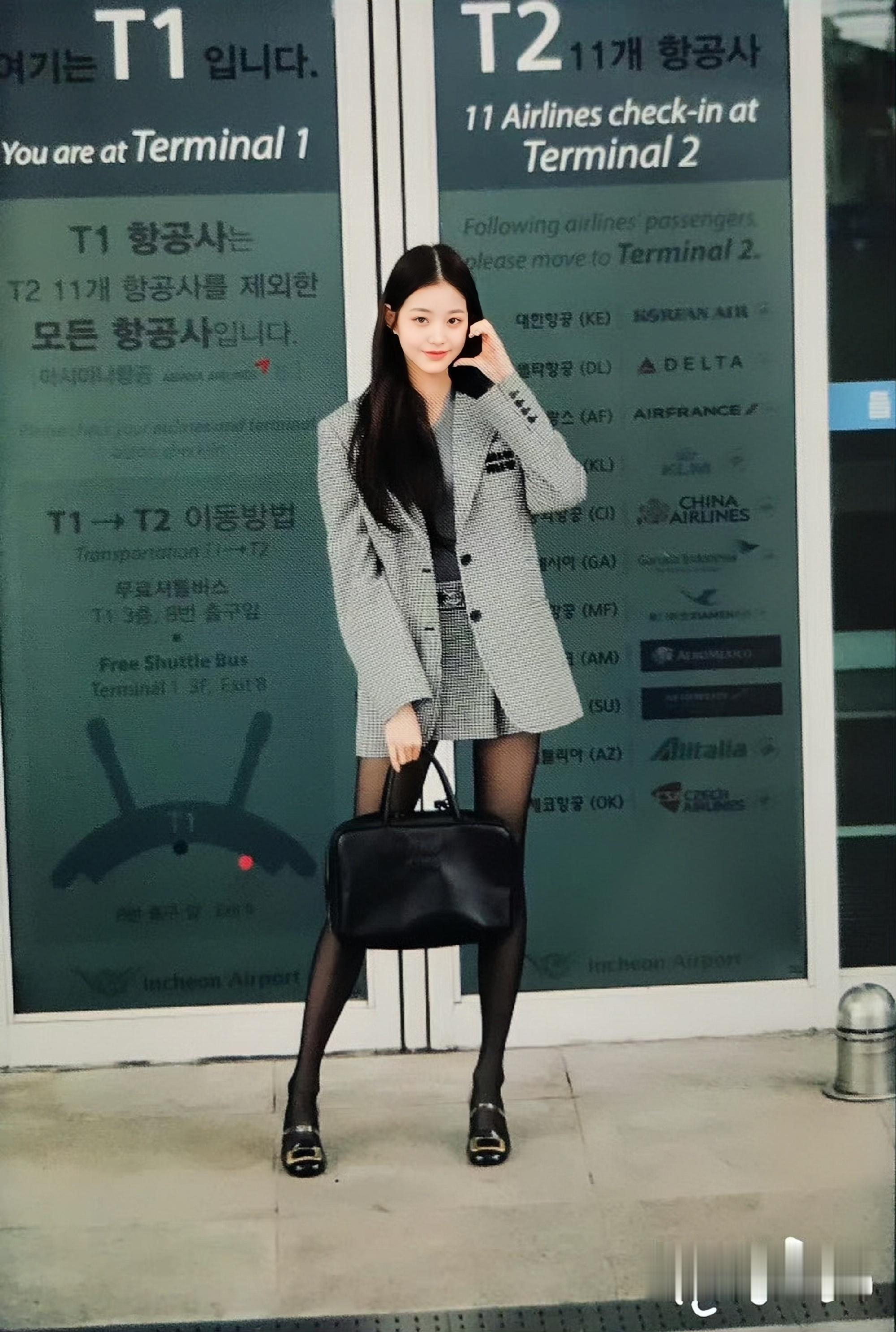 miumiu有张元英真是天大的福气张元英机场新闻图直拍：她真的好适合Miumiu