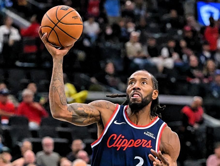 小卡提出要求！据洛杉矶媒体报道，小卡复出后，状态渐入佳境。但是心态也出现了问题